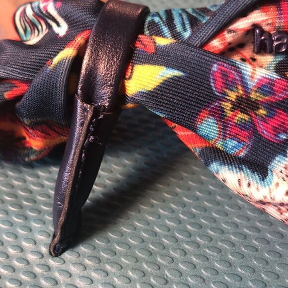 Havaianas’ Logo Floral Sandals 🩴 Comfort 4” Wide Footbed and Slip Proof Soles - Picture 10 of 17